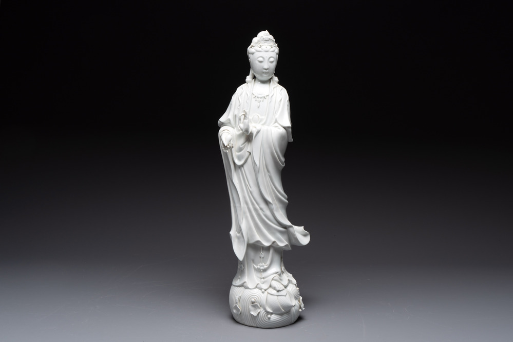 A large Chinese Dehua blanc de Chine figure of Guanyin, 19/20th C.