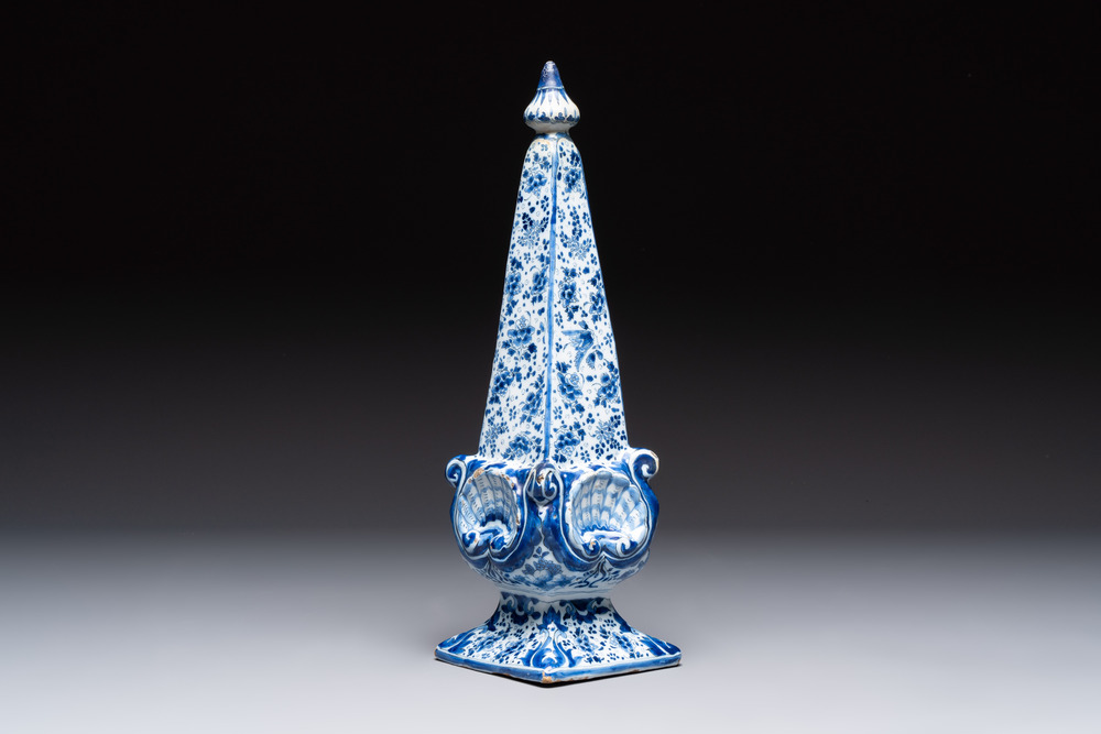 A blue and white Dutch Delft obelisk, late 17th C.
