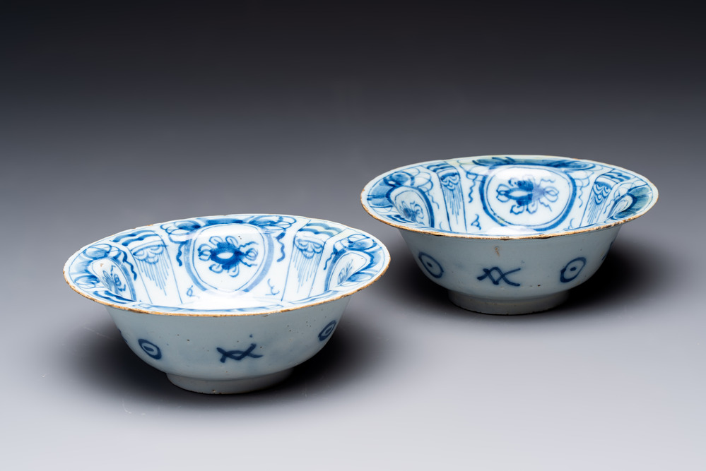 A pair of blue and white Dutch Delft 'kraak-style' bowls, 18th C.