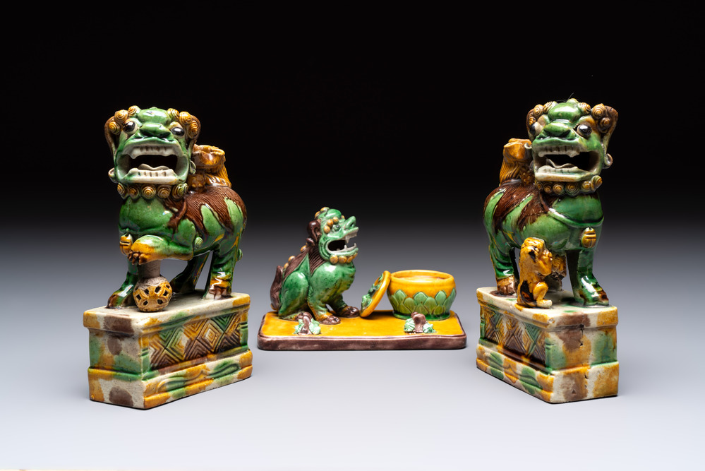 A pair of Chinese sancai-glazed Buddhist lions and an inkwell, 19th C.