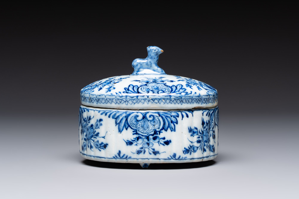 A small blue and white Dutch Delft tureen and cover with a foal finial, 18th C.