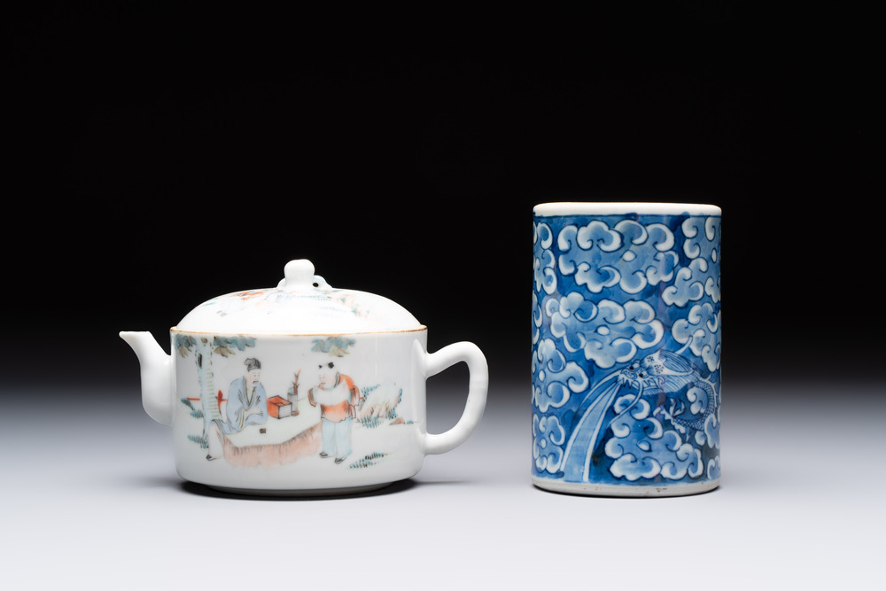 A Chinese blue and white 'dragon' brush pot and a qianjiang cai teapot, signed Wang Zhaoli 汪照藜, 19/20th C.