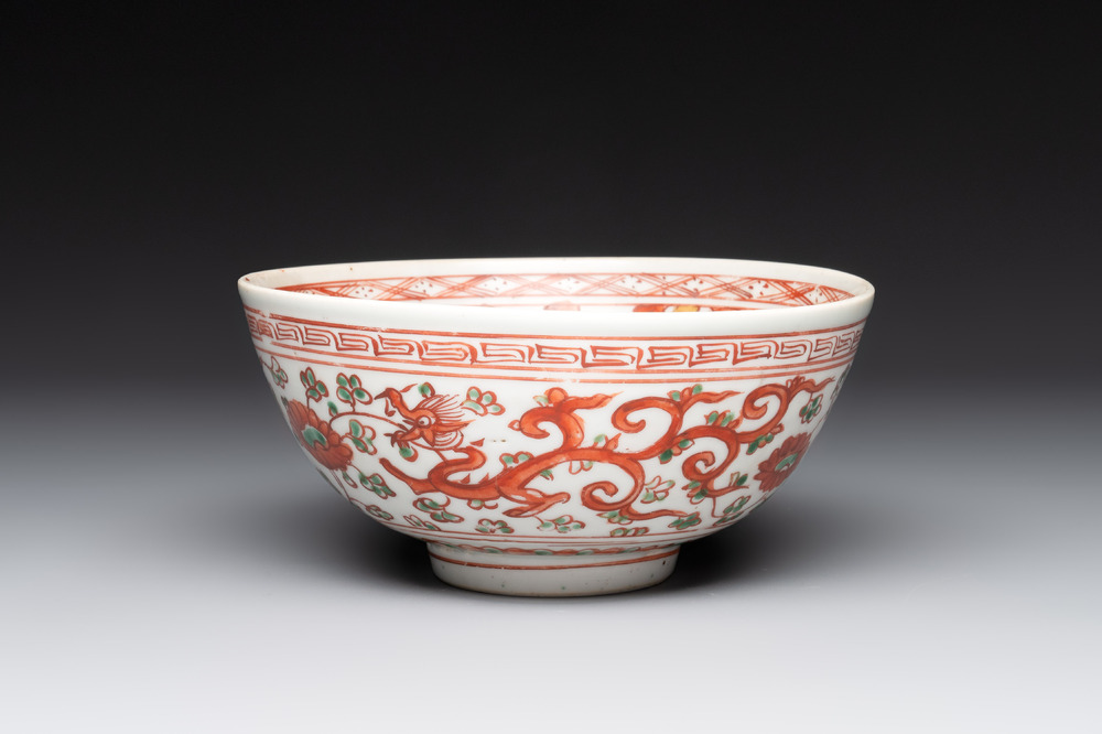 A Chinese wucai 'dragon and phoenix' bowl, Shi 石 mark, Transitional period