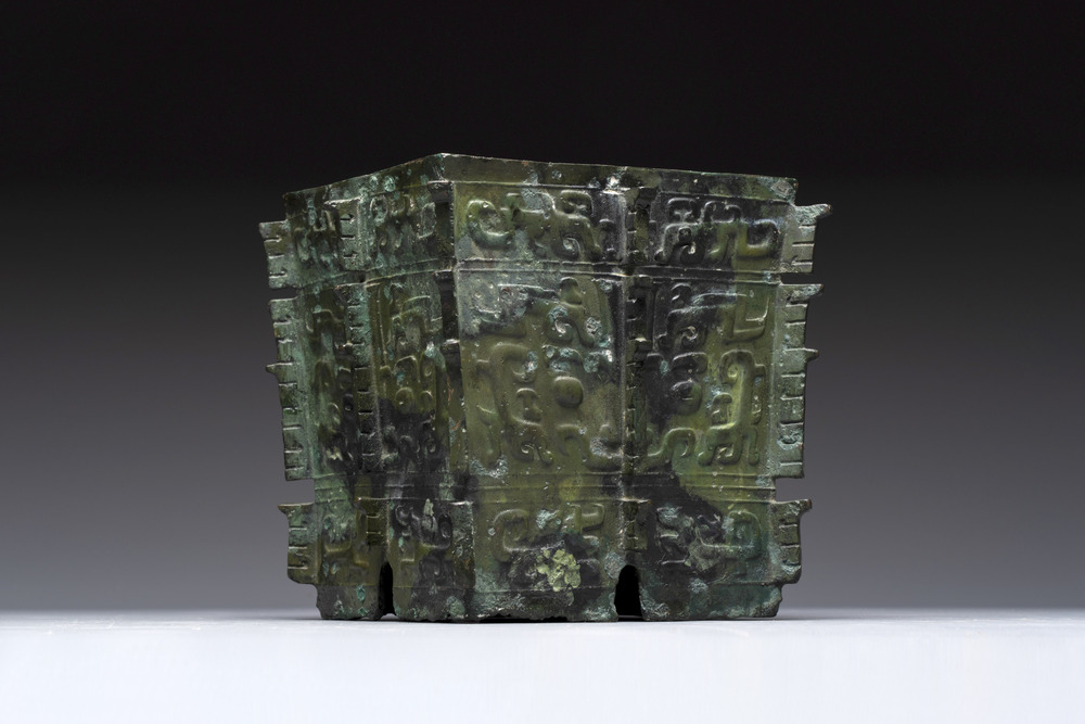 A Chinese archaic bronze ritual wine vessel, 'yi 彝', Shang