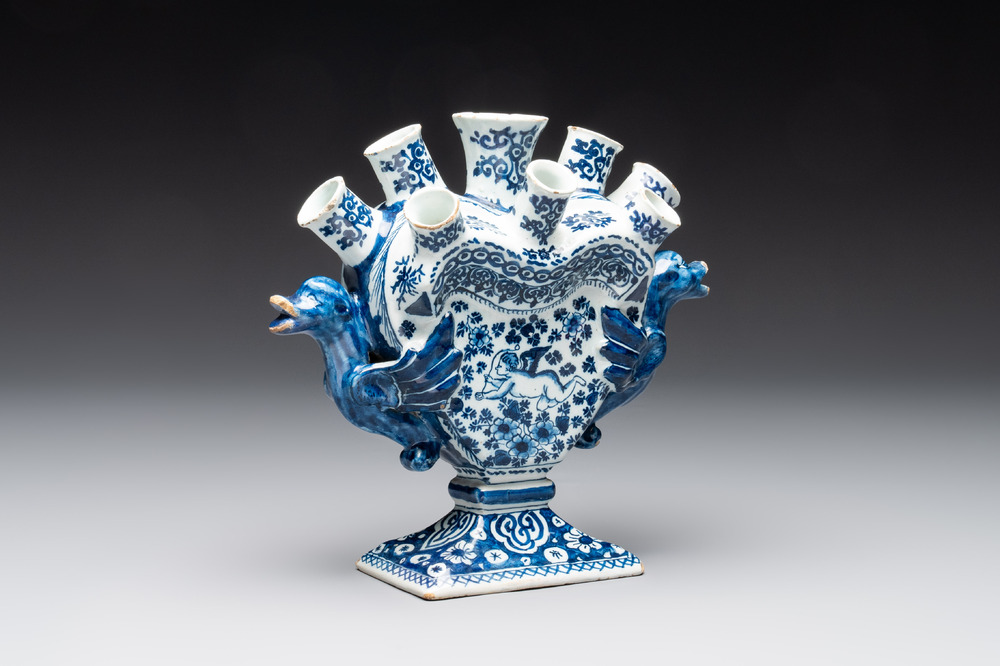 A blue and white Dutch Delft heart-shaped tulip vase, early 18th C.