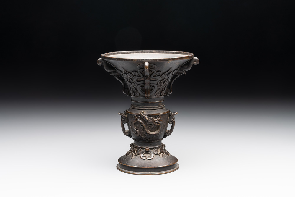 A Japanese bronze 'gu' vase with 'chilong' design, Edo, 18th C.