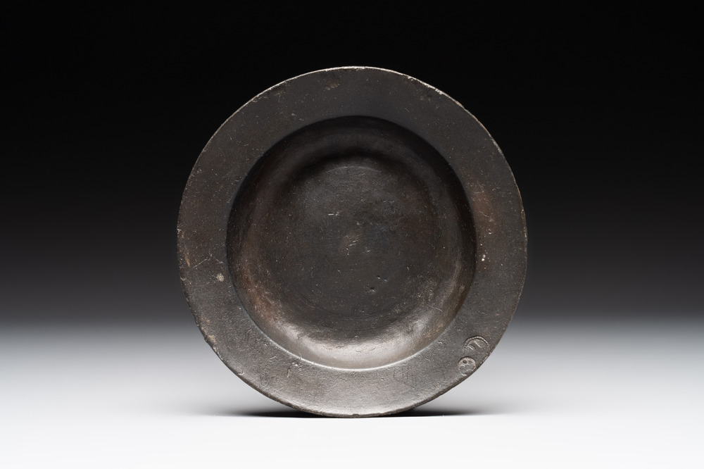 A pewter 'dobbelier' or saucer dish, The Netherlands, 16/17th C.