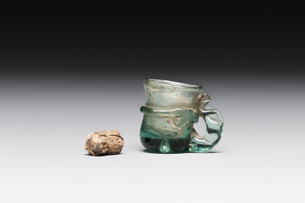 A Dutch or German green glass reliquary holder, excavated in Maastricht, 16/17th C.