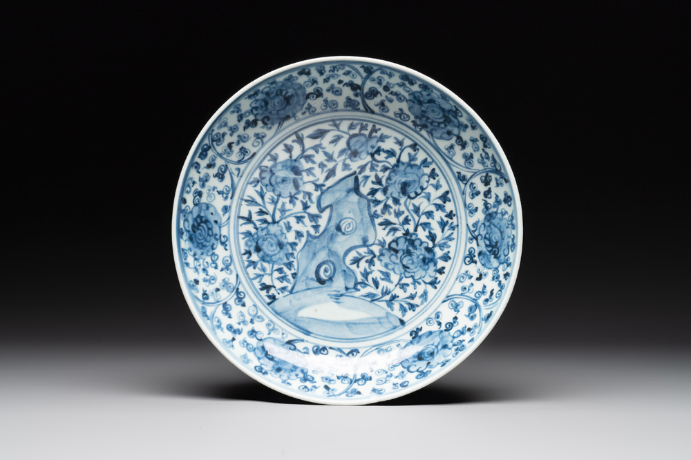 A Chinese blue and white dish with floral design, Hongzhi/Zhengde