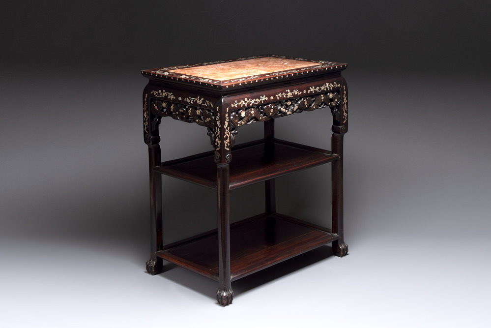 A Chinese mother-of-pearl inlaid hongmu three-tier console table with marble top, 19/20th C.