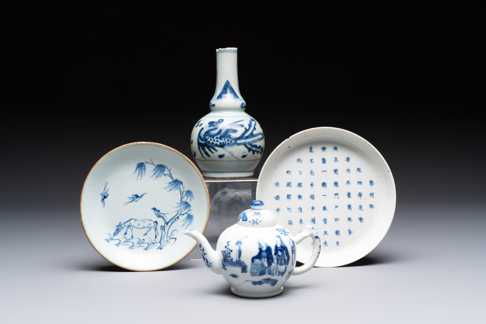 Four Chinese blue and white wares for the Vietnamese market, chơi ngọc 玩玉 and Jiaqing mark, 19th C.