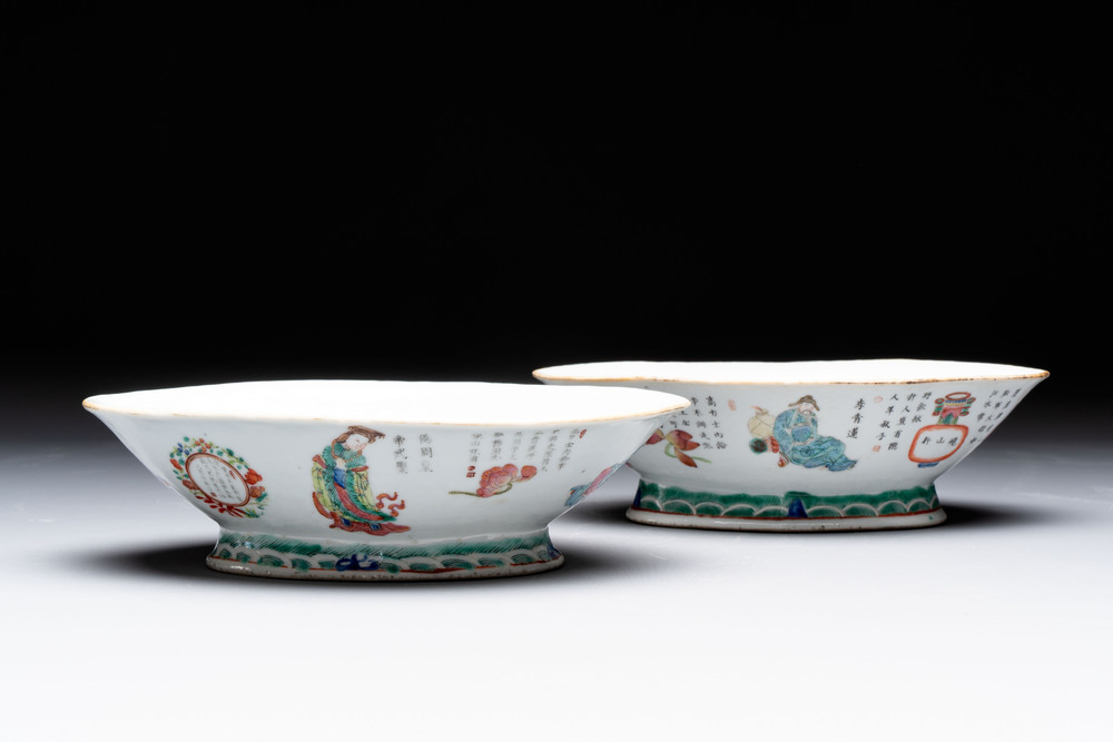 A pair of Chinese famille rose ''Wu Shuang Pu' tazzas, 19th C.