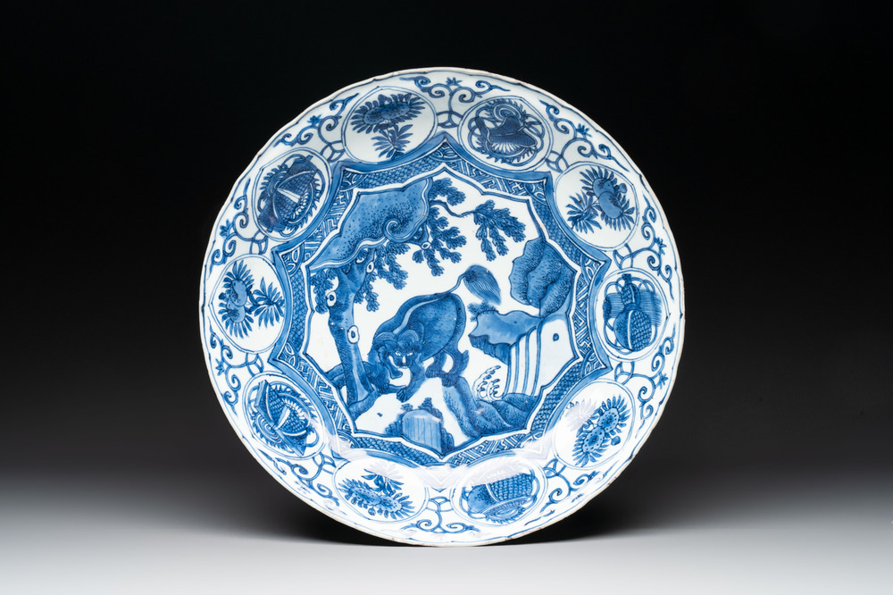 A Chinese blue and white 'kraak' dish with a lion, Wanli