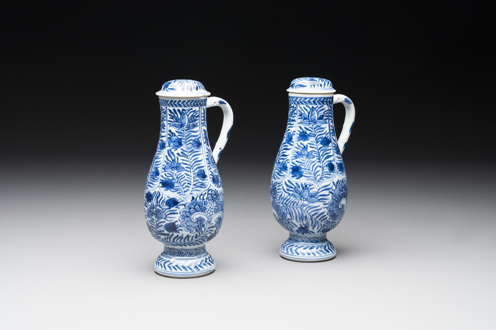 A pair of Chinese blue and white jugs and covers with floral design, Kangxi