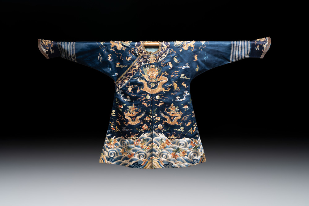 A Chinese gold-thread-embroidered blue-ground silk 'dragon' robe, 18/19th C.