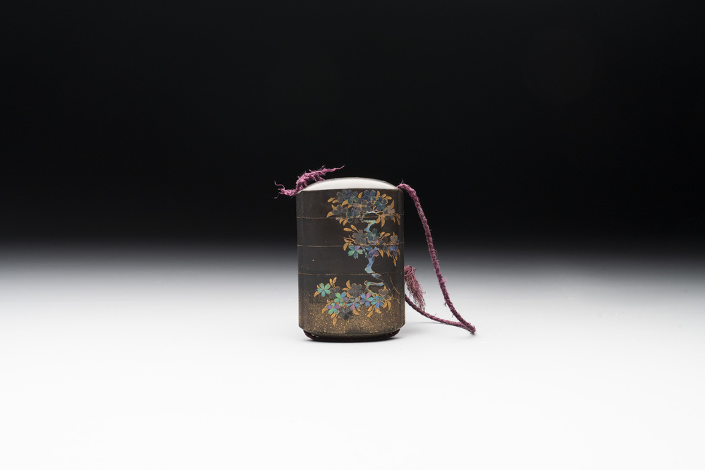 A Japanese mother-of-pearl-inlaid gilt-lacquer four-case inro with a chariot and a sakura tree, signed Shunsho 春正, Edo, 19th C.