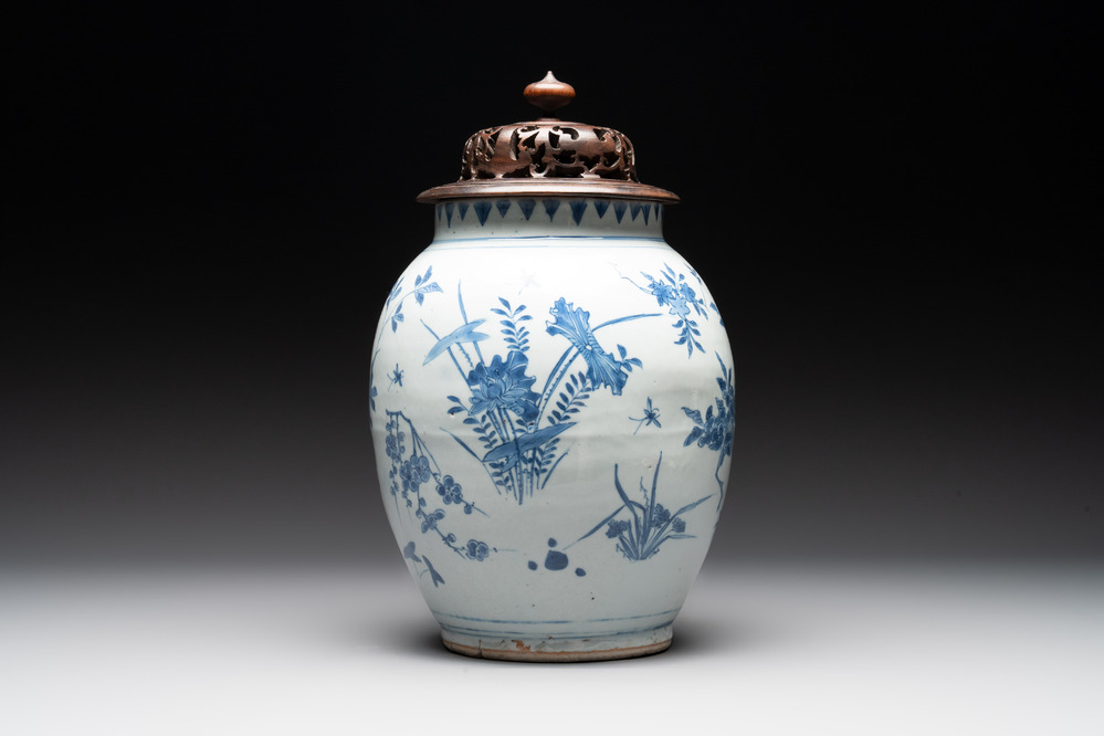 A Chinese blue and white vase with floral design and wooden cover, Transitional period