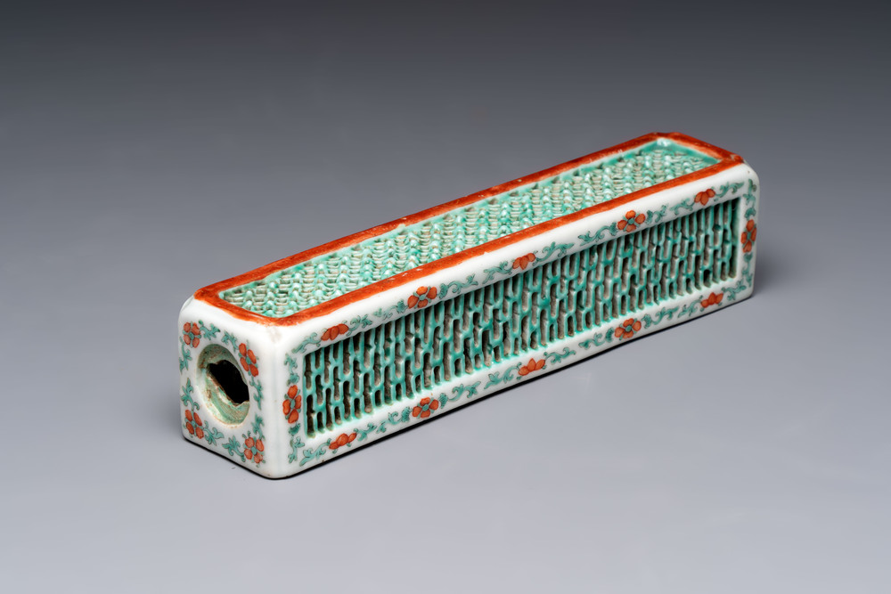 A Chinese iron-red and green-enamelled reticulated incense stick holder, 19th C.