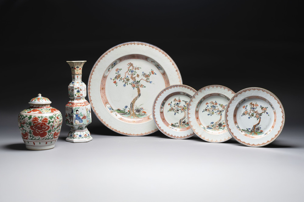 A Chinese wucai jar and cover, a famille verte vase, a dish and three plates, Kangxi
