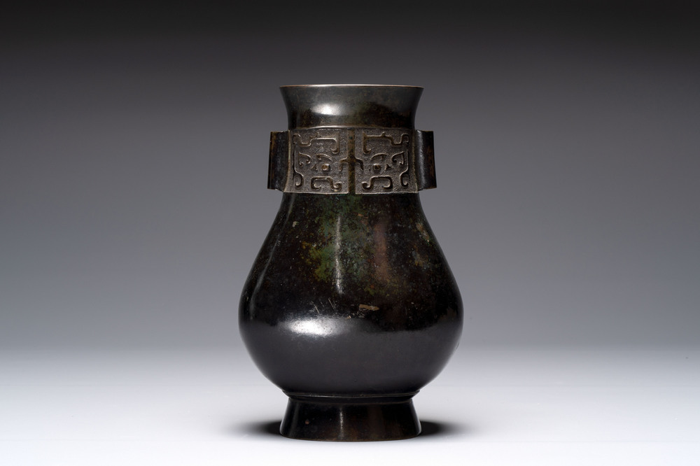 A fine Chinese archaistic bronze 'touhu' vase with 'taotie' design, 17/18th C.