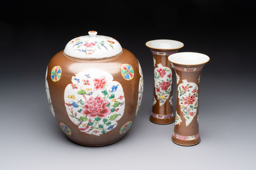 A Chinese famille rose capucin-brown-ground covered jar and a pair of beaker vases, Qianlong