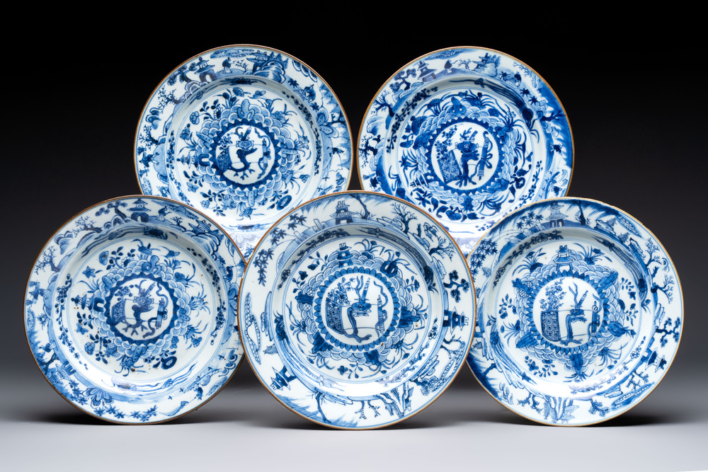 Five Chinese blue and white plates with raised central medallions, Kangxi/Yongzheng