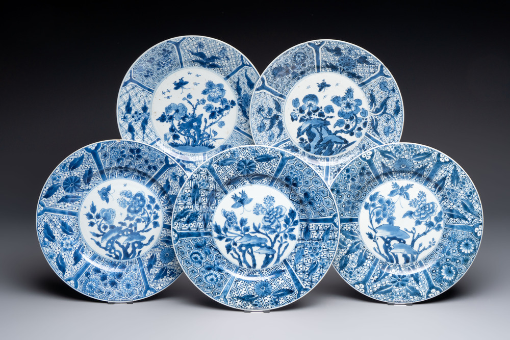 Five Chinese blue and white plates with floral design, Kangxi