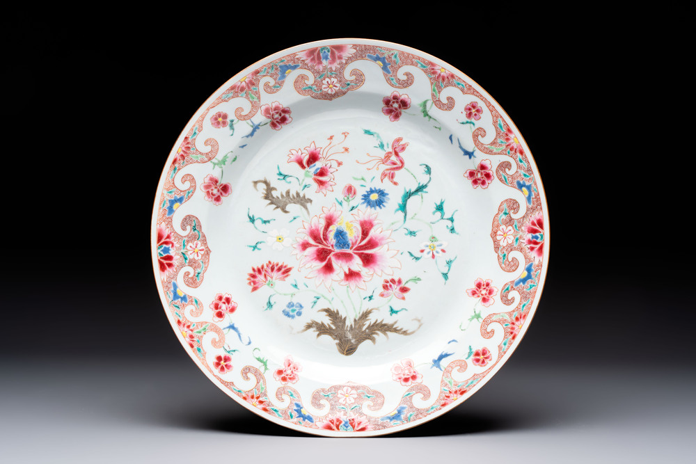 A Chinese famille rose dish with floral design, Qianlong