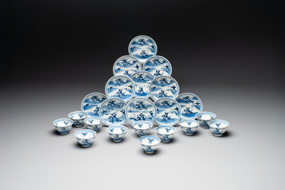 A set of 11 Chinese blue and white 'rabbit hunt' cups and saucers, Qianlong mark, 19th C.