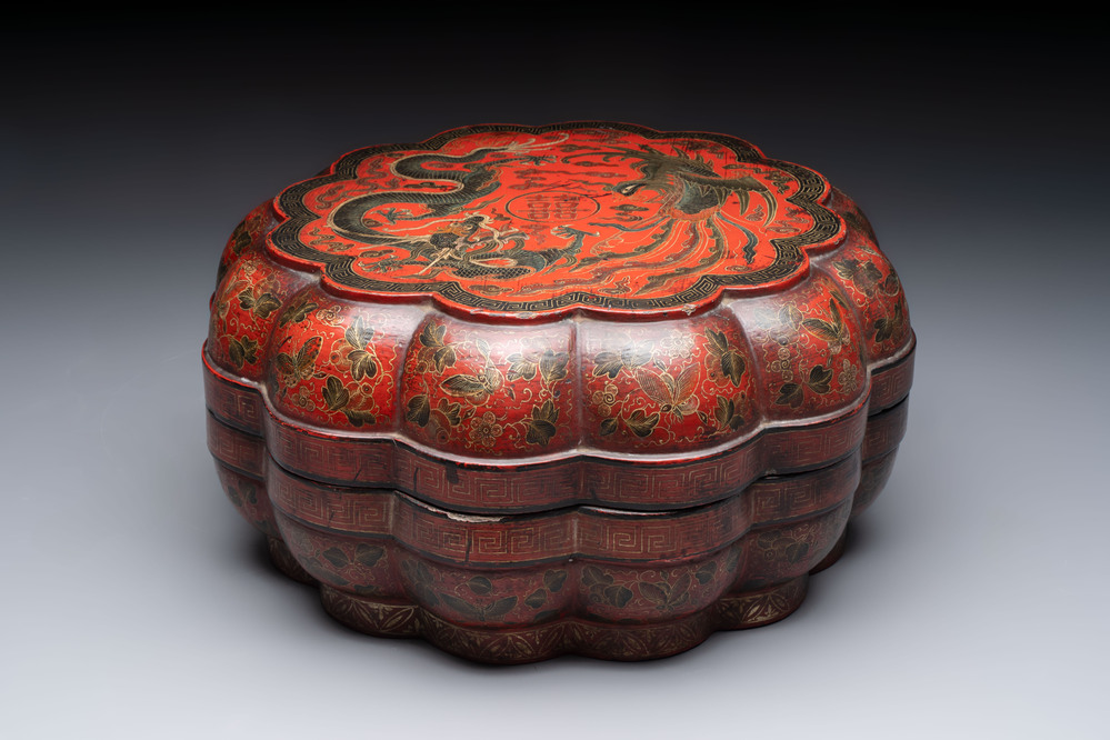 A Chinese gilt-lacquered &lsquo;dragon and phoenix&rsquo; box and cover, 20th C.