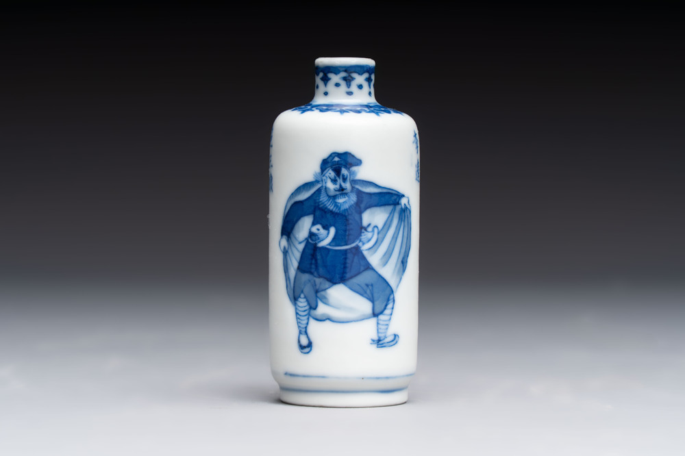 A Chinese blue and white 'Water Margin' snuff bottle, 19th C.
