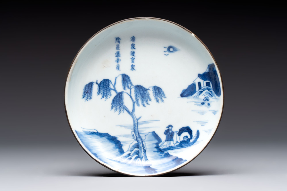 A Chinese blue and white 'Bleu de Hue' plate for the Vietnamese market, chơi ngọc 玩玉 mark, 19th C.