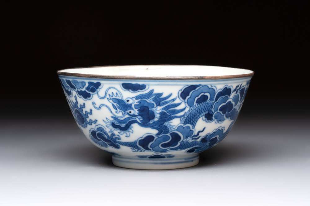 A Chinese blue and white 'Bleu de Hue' bowl for the Vietnamese market, Minh Mạng ni&ecirc;n chế 明命年製 mark, ca. 1820-41