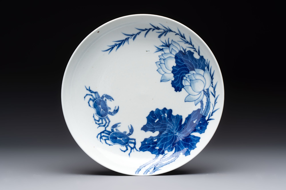 A Chinese blue and white 'Bleu de Hue' plate for the Vietnamese market, nội phủ thị nam 內府侍南 mark, 19th C.