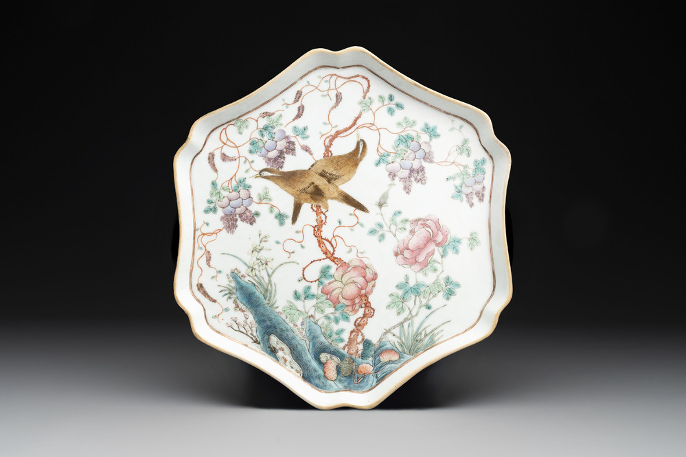 A fine Chinese flower-shaped famille rose 'magpies and flowers' tray, 19th C.