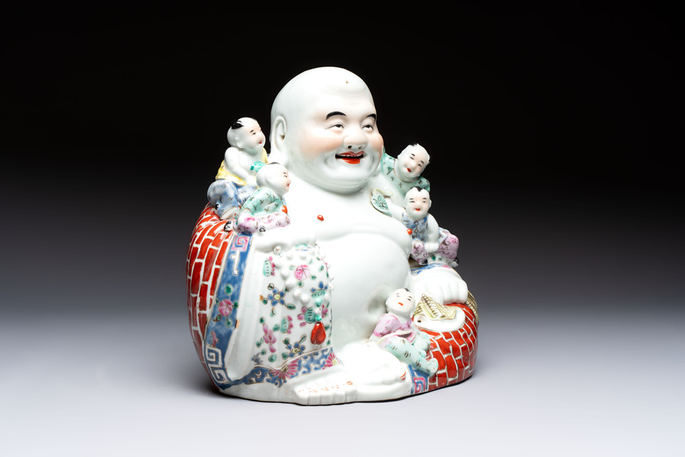 A Chinese famille rose Milefo Buddha, Mao Ji Sheng Zao 茂記生造 mark, 20th C.