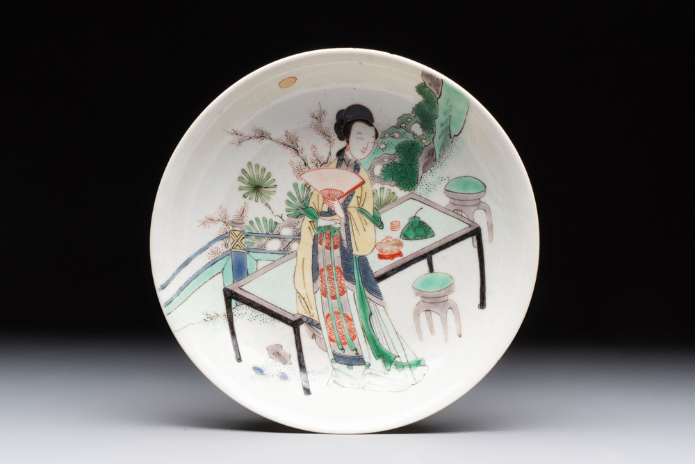 A fine Chinese famille verte 'elegant beauty' plate, Chenghua mark, Kangxi