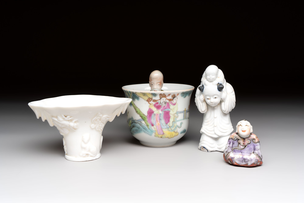 A Chinese Dehua blanc de Chine libation cup, a famille rose cup and two figures, 19th C.