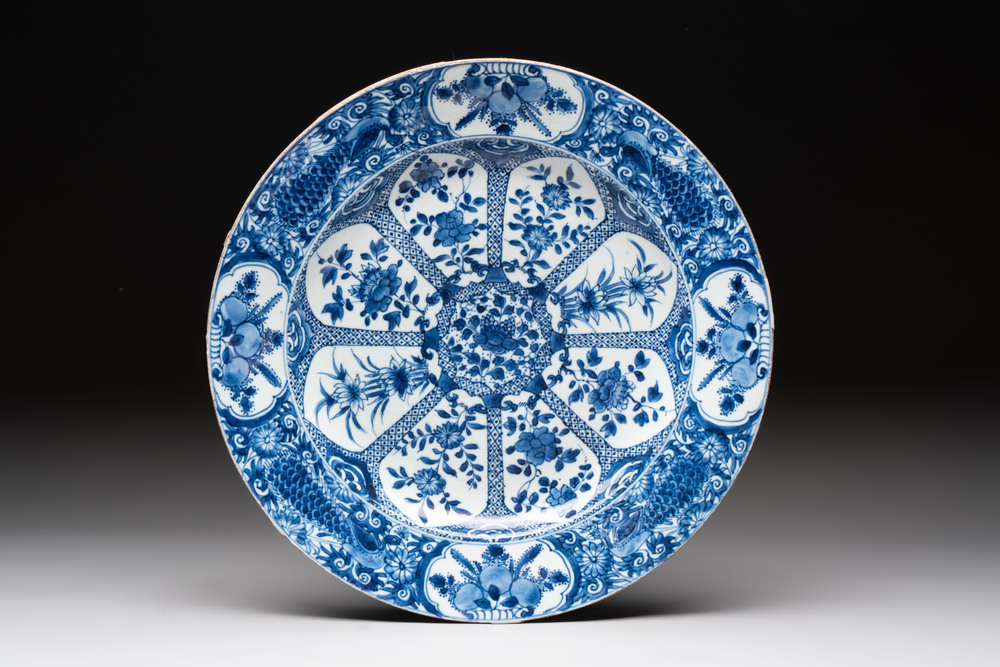 A Chinese blue and white 'peacock border' dish, Kangxi
