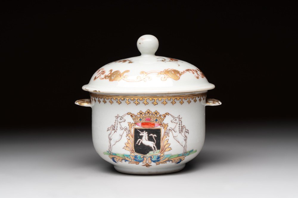 A Chinese famille rose armorial sugar pot with the arms of Van Beeftingh for the Dutch market, Qianlong