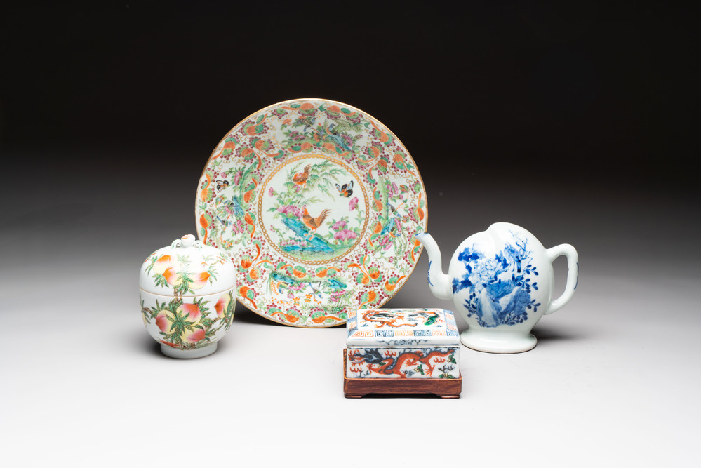 A Chinese wucai covered box, a blue and white ewer, a famille rose covered box and a plate, Wanli, Kangxi and Guangxu mark, 19/20th C.