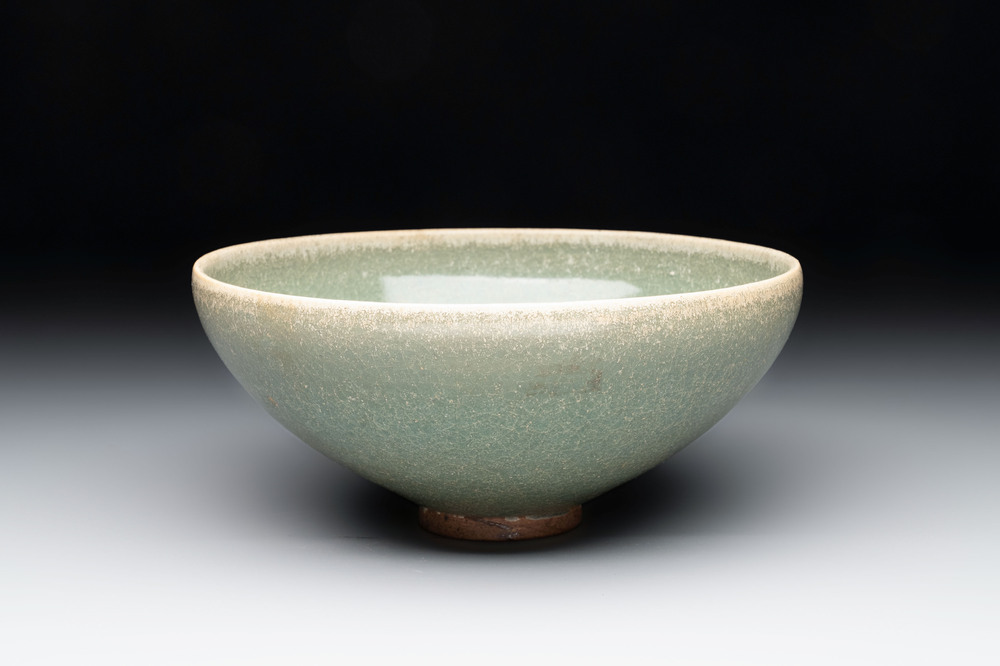 A Chinese green-glazed 'jun' bowl, Song