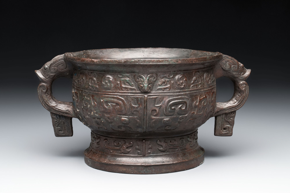 A Chinese archaic bronze food vessel, 'gui 簋', Western Zhou