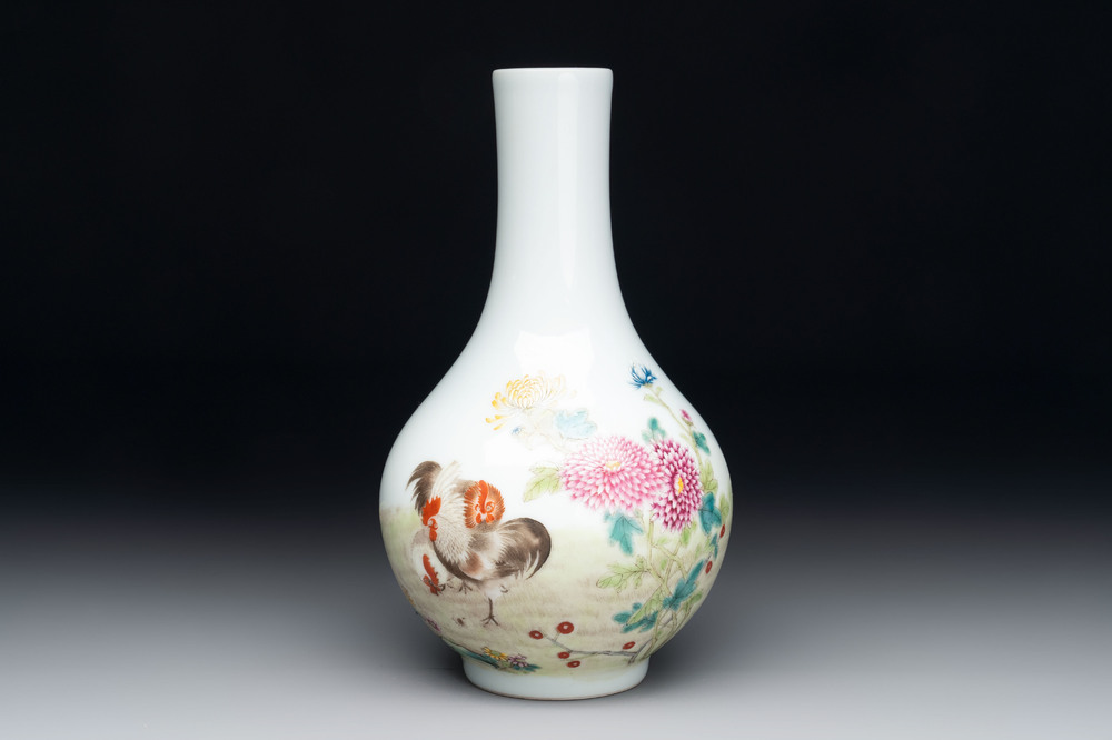 A Chinese famille rose 'rooster' vase, Ju Ren Tang 居仁堂製 mark, 20th C.
