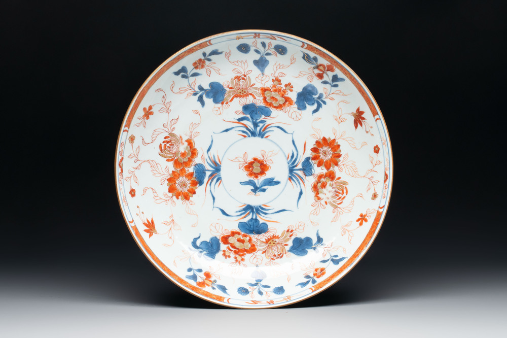 A Chinese Imari-style dish with floral design, Kangxi
