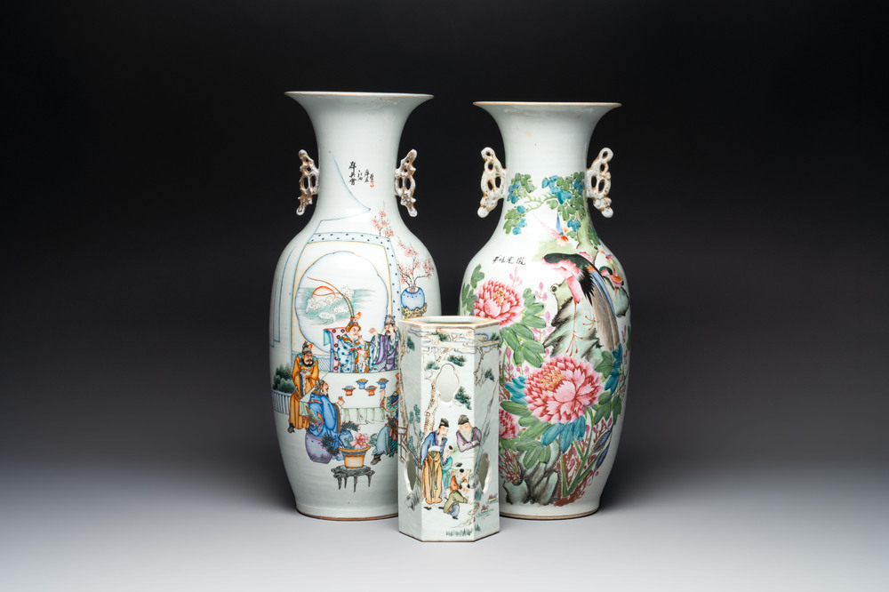 Two Chinese famille rose vases and a hexagonal hat stand, signed Qun Yi Hua Guan 群益畫館, Li Quanchang 李詮昌 and Cai Yun Xuan 彩雲軒, 19/20th C.