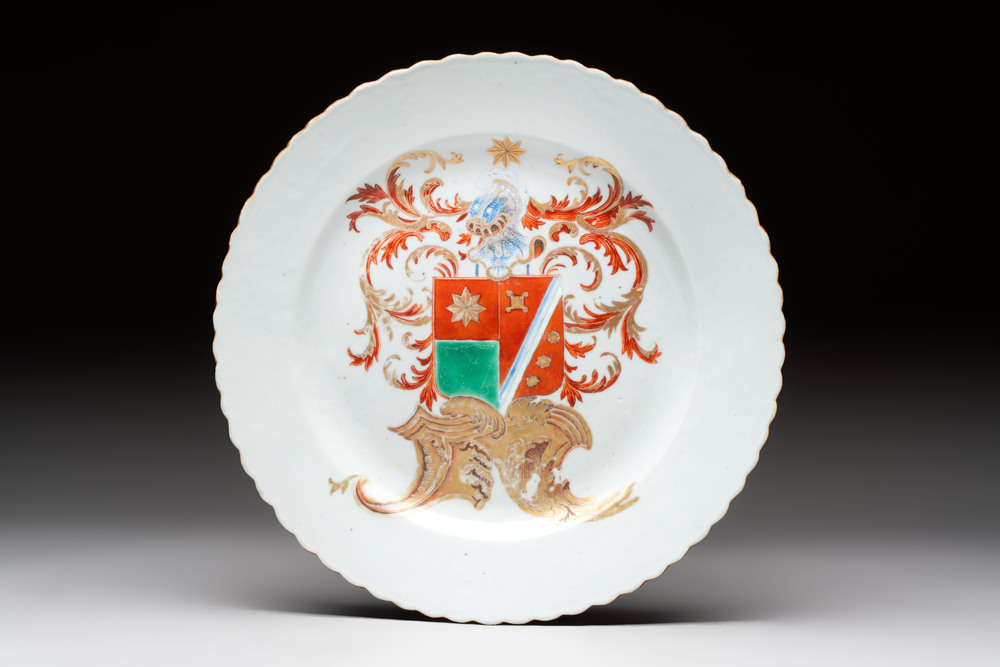 A rare Chinese armorial plate with the arms of de Heere for the Dutch market, Qianlong, ca. 1735-1765