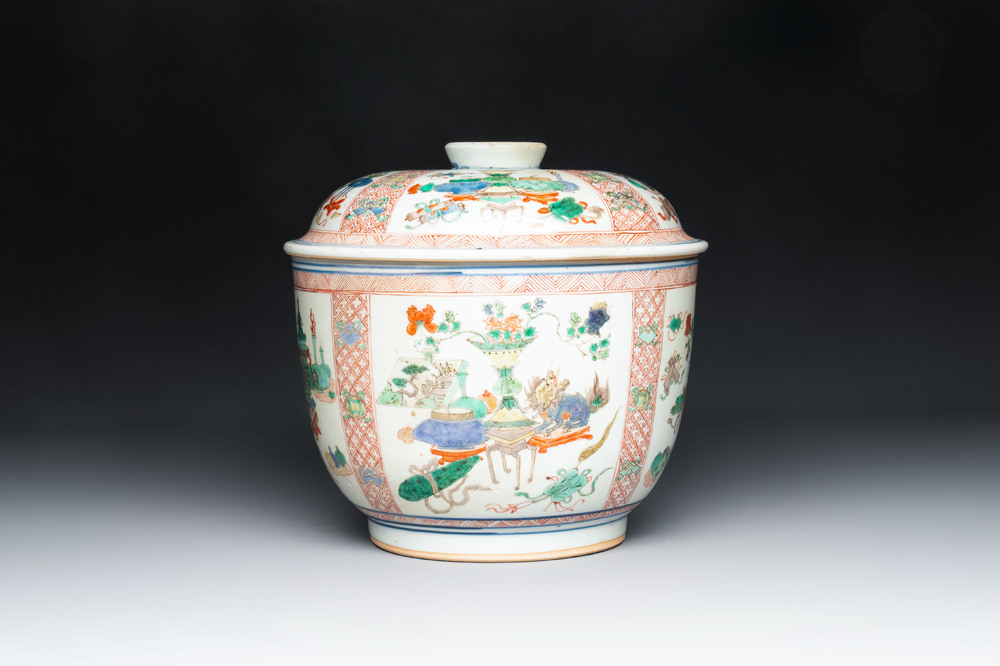 A Chinese famille verte 'antiquities' bowl and cover, Kangxi
