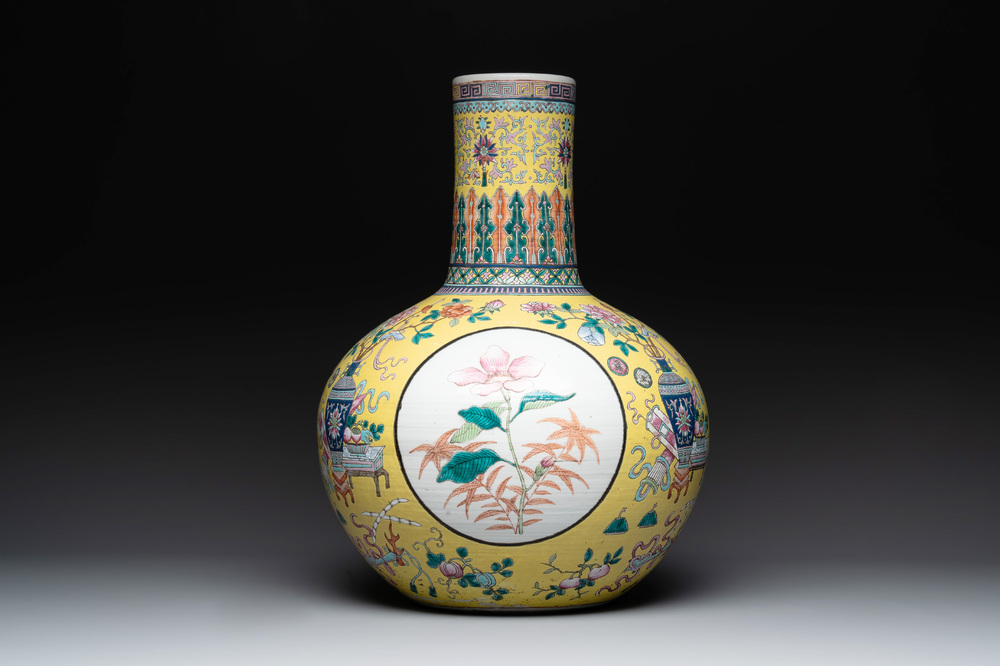 A large Chinese famille rose yellow-ground 'tianqiu ping' vase with flowers and antiquities, 19th C.