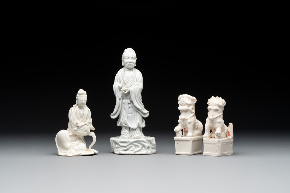 Two Chinese Dehua blanc de Chine figures of Guanyin and Shoulao and a pair of Buddhist lions, He Chaozong 何朝宗 mark, 18/19th C.